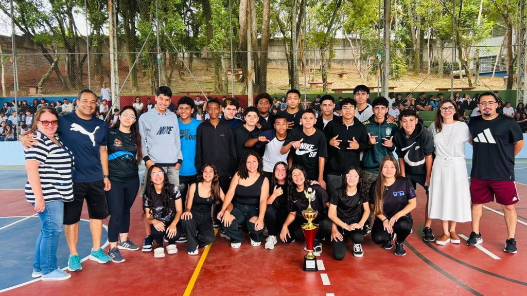 Educação e Esportes entregam troféus dos Jogos Escolares 2025