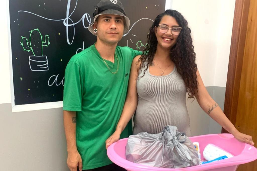 Projeto Meu Bebê do Fundo Social entrega 247 enxovais a gestantes em 2025