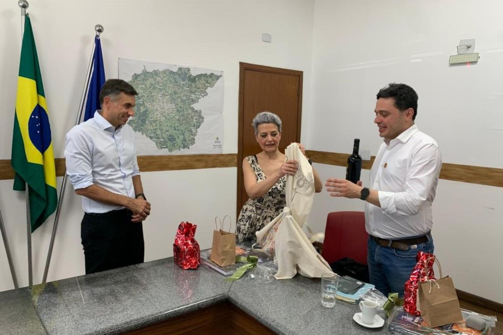 Prefeitura recebe comitiva italiana da cidade-irmã Campobasso