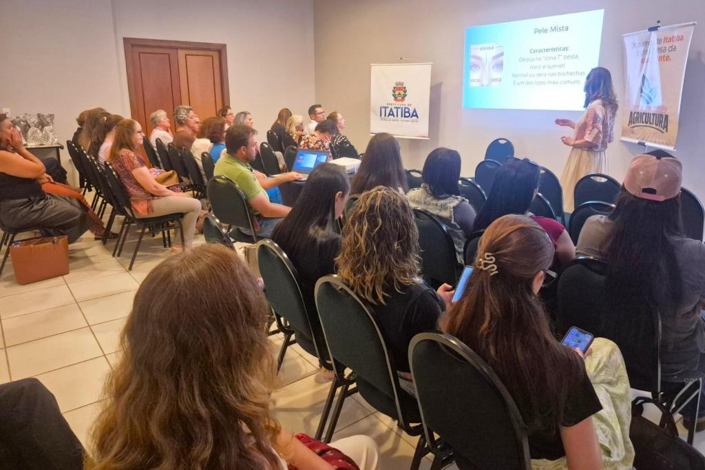 Dia da Mulher: Palestras abrem programação anual; Mulheres do agro recebem ação especial