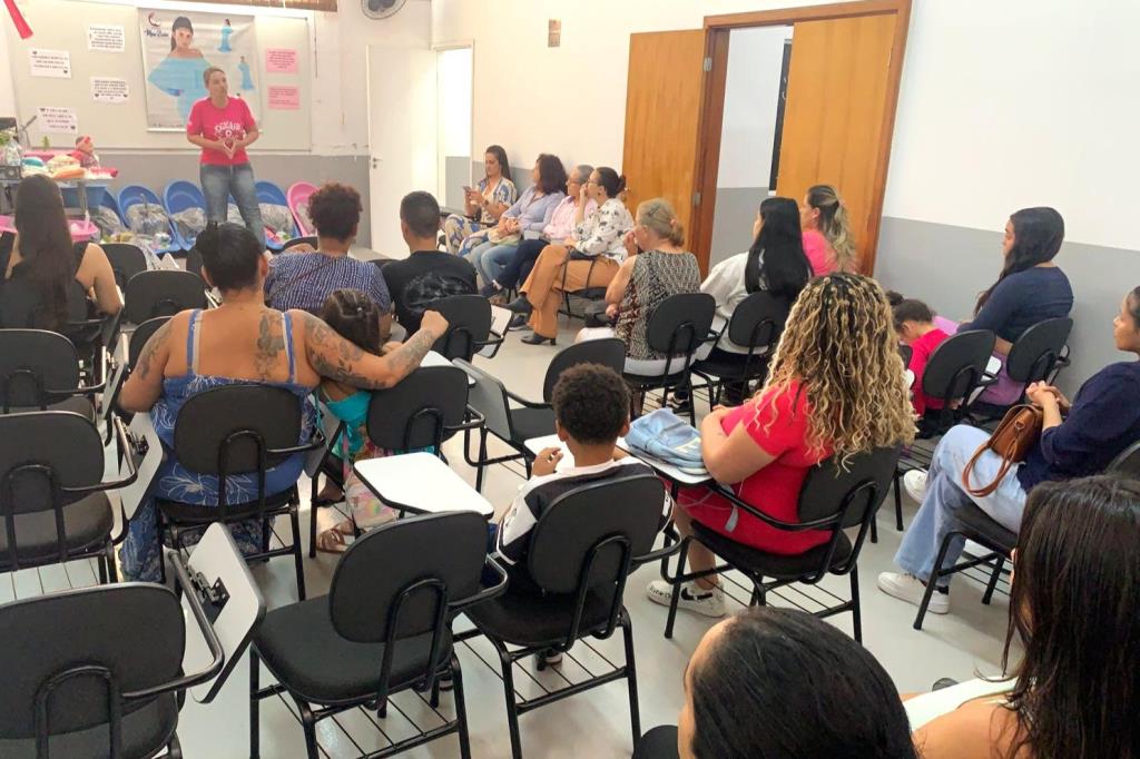 Mais de 20 gestantes recebem kits do Meu Bebê do Fundo Social em outubro