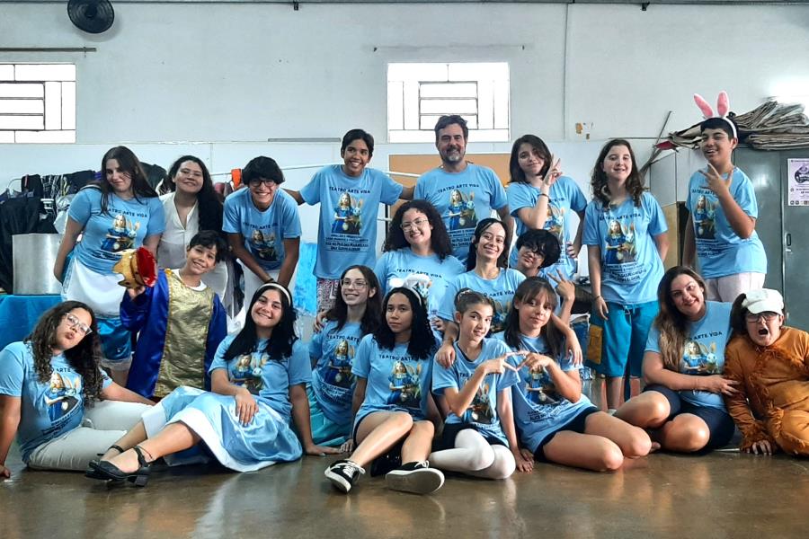 Educação abre inscrições para aulas de teatro e rádio