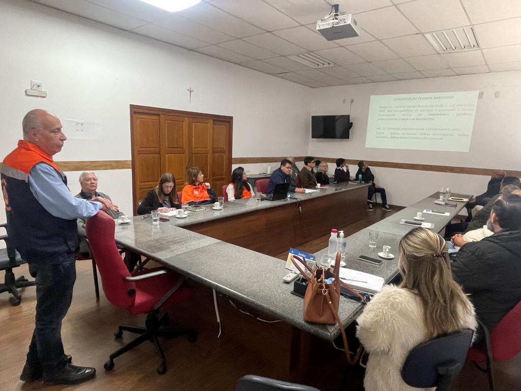Reunião reforça integração entre secretarias para fortalecimento de ações de proteção e Defesa Civil