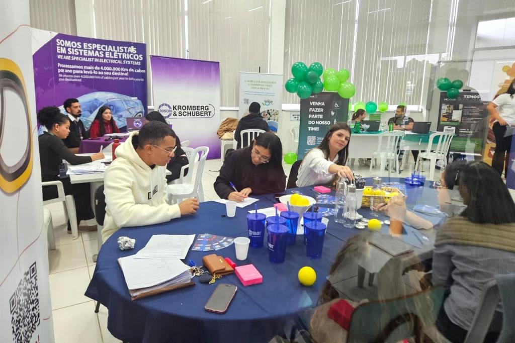 Mais de 400 pessoas participam do 3º Feirão de Empregos do PAT Itatiba