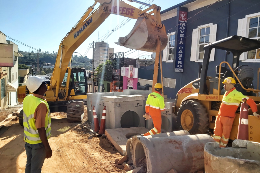 Revitalização do Centro: trânsito é liberado na Rui Barbosa e obras avançam para Camilo Pires