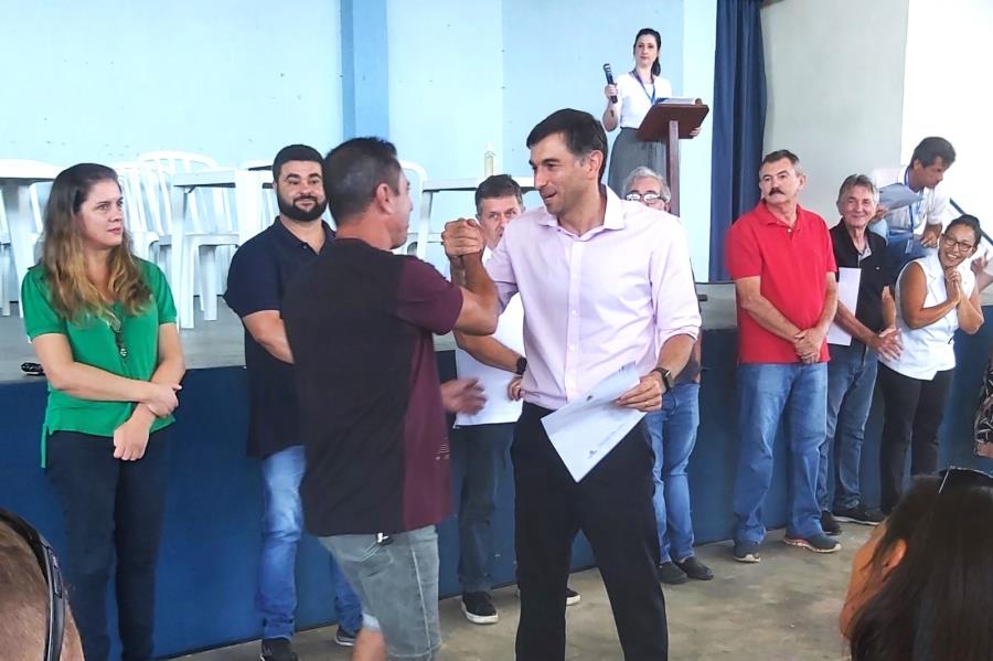 Moradores do Clube de Campo Fazenda recebem mais de 160 novos títulos de propriedade neste sábado (26/08)