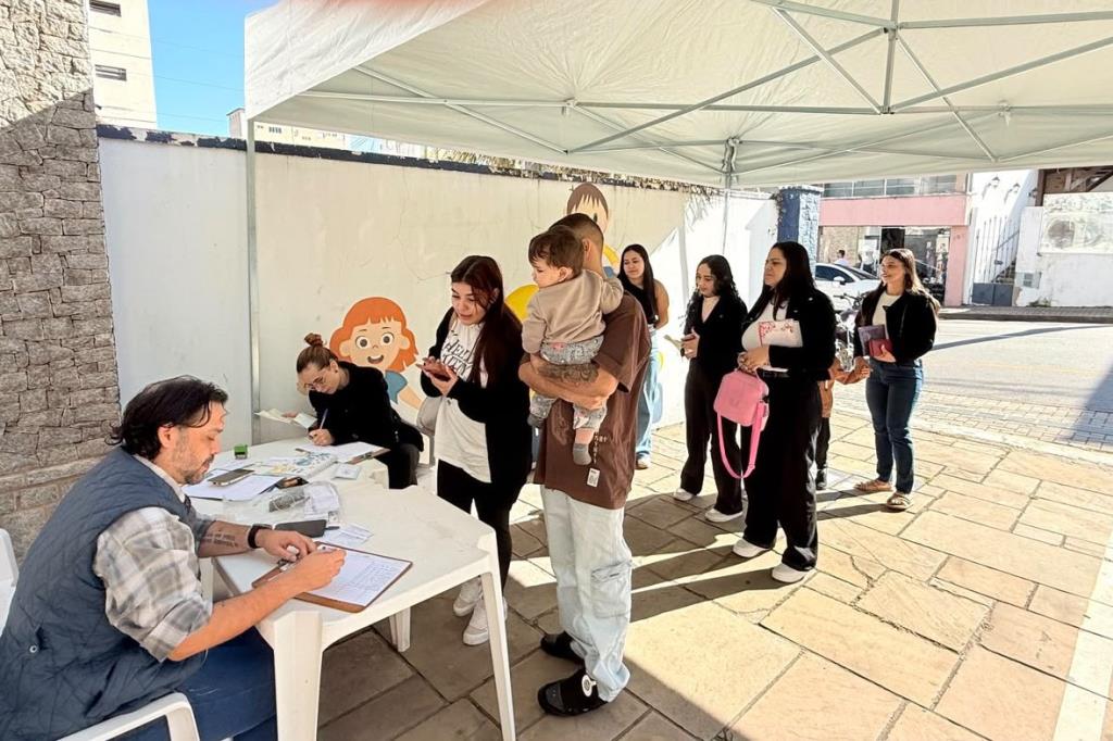 Saúde aplica 250 doses de vacina contra a gripe em plantão do CAC no último sábado