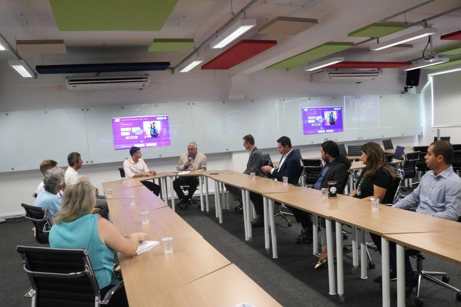 Prefeitura entrega alvará para construção do Hospital Veterinário da USF