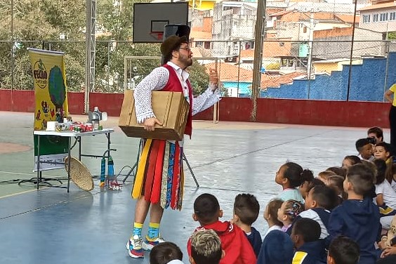 Escolas Maria do Carmo e Basílio Consoline recebem projeto de doação de livros
