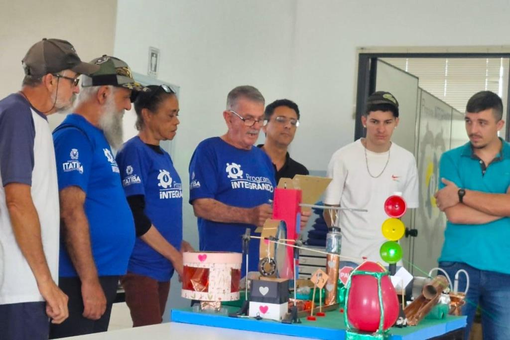 Alunos da EJA apresentam trabalhos de Programação e Robótica ‘Mão na Massa’