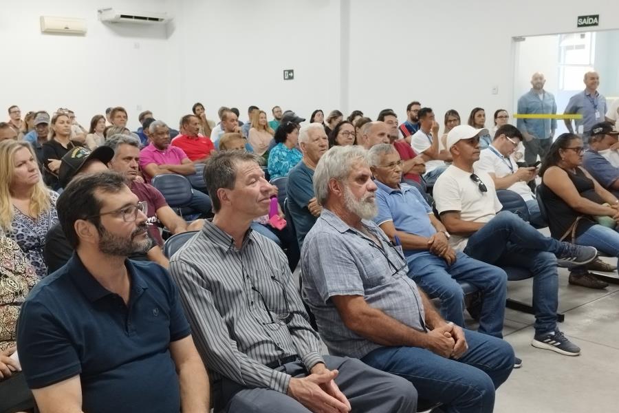 Prefeitura avança com regularização fundiária e chega ao Recreio Costa Verde