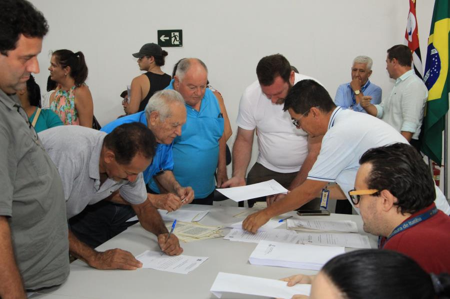 Moradores do Recreio Costa Verde recebem mais de 120 títulos de propriedade