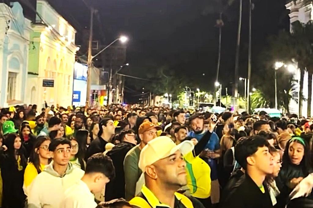 Estreia da Seleção reúne grande público na Praça da Bandeira e no Mercadão