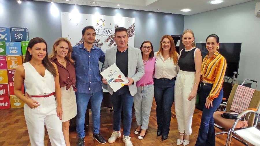 Famoso no mundo da moda, Jorge Bischoff visita Santiago