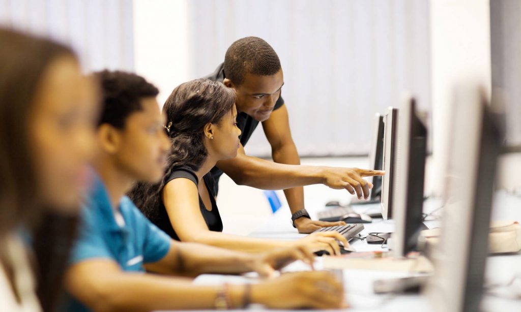 Oportunidades| Unipampa, UAB e IfSul lançam editais para contratação de profissionais