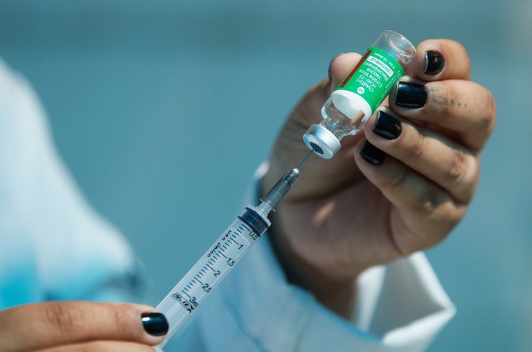 Unidades de saúde de Santiago disponibilizam vacina bivalente contra Covid-19 para mais grupos