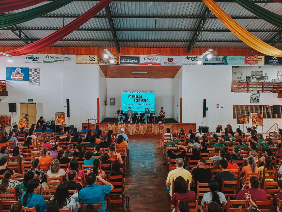 Encontro de professores reflete sobre a educação para as relações étnico-raciais