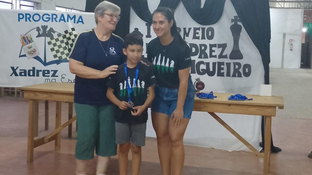 Estudantes de Santiago participam de desafio estudantil de xadrez em Formigueiro