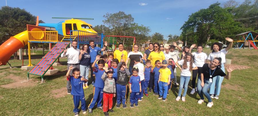 Liga da Criança e do Adolescente inaugurou as novas pracinhas de brinquedos