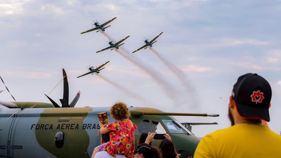 Esquadrilha da Fumaça fará show aéreo em Santiago