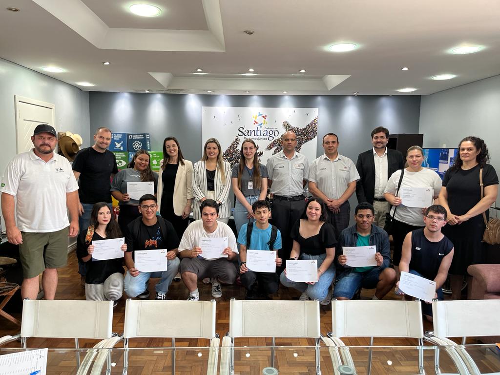 Prontos para o trabalho| Concluintes de curso profissionalizante recebem certificação