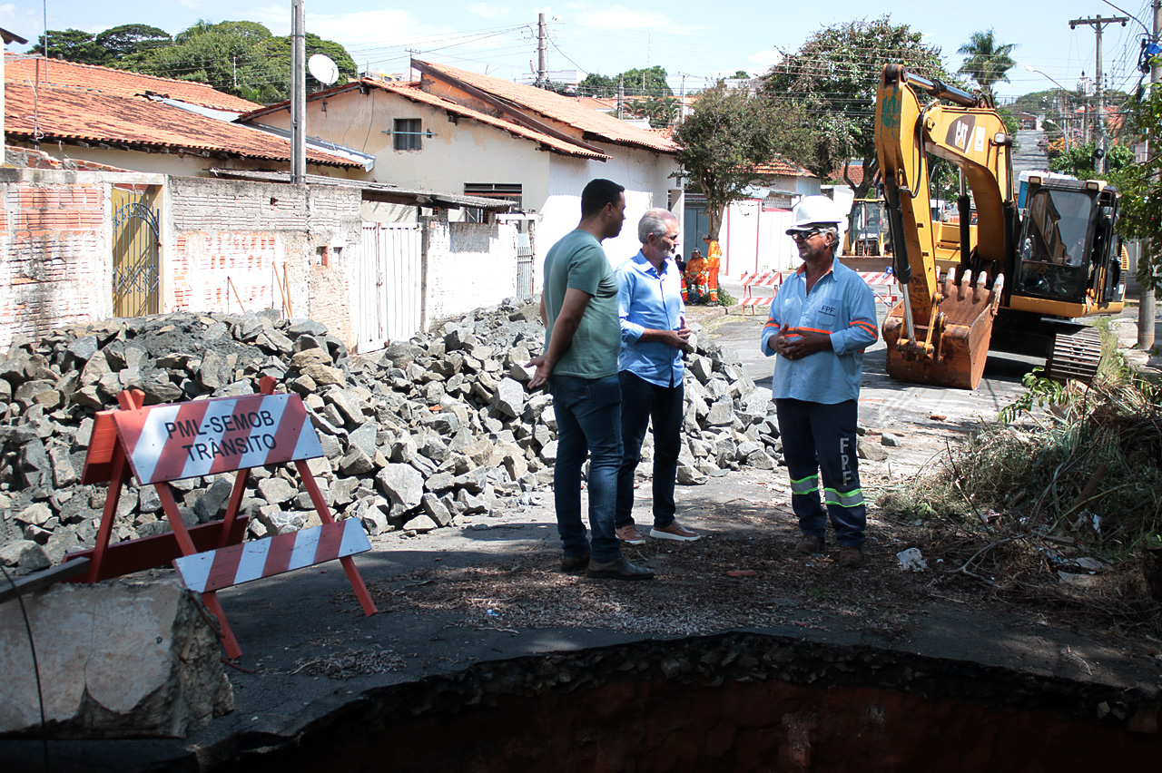 Iniciada obra para recompor rua no Jd. Nereide