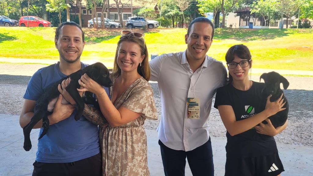 Em feira de adoção, 19 animais ganham novo lar em Limeira