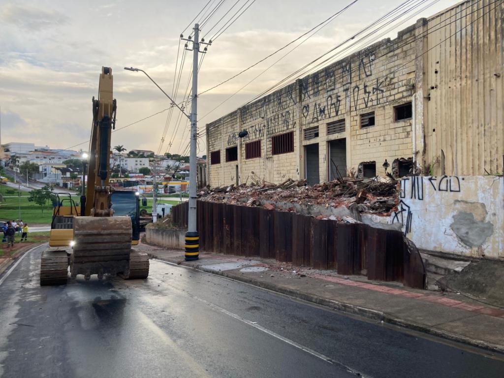 Prefeitura de Limeira desinterdita acesso ao Anel Viário após demolição de muro com risco de queda