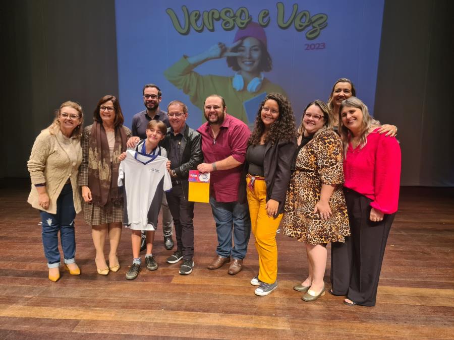 E.E. Brasil leva principal medalha na primeira tarde do Verso e Voz