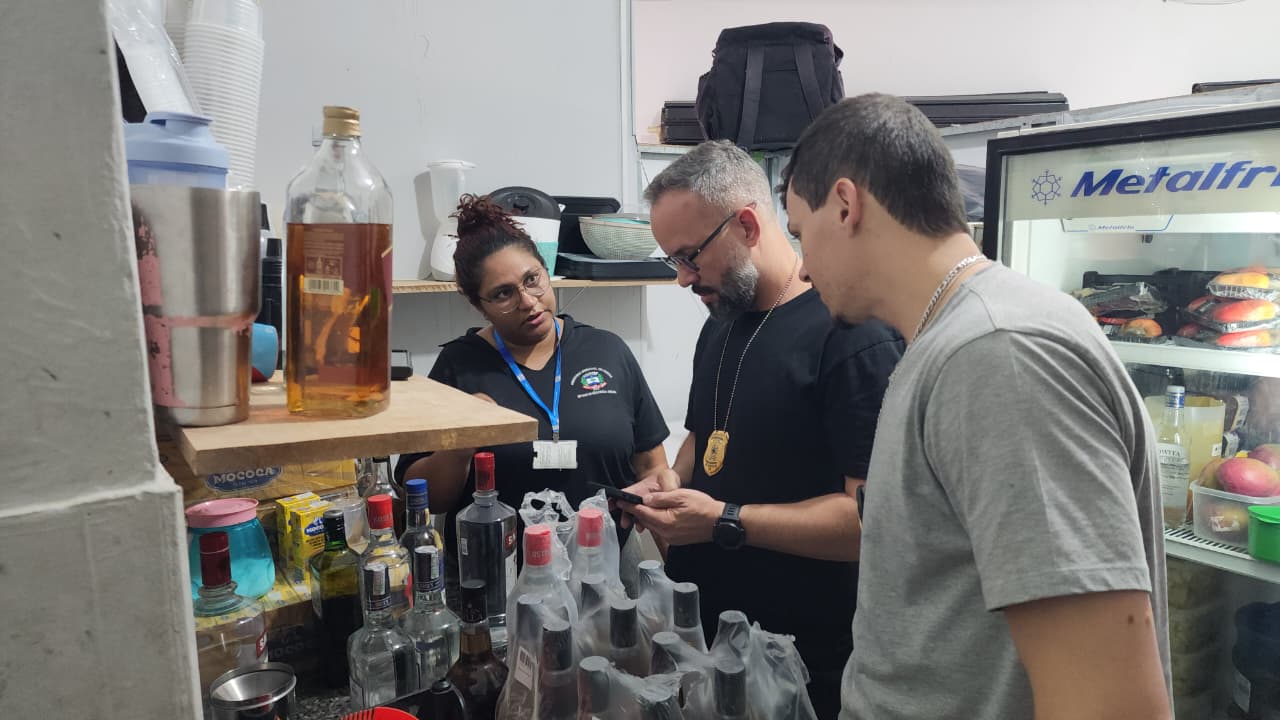 Vigilância, Polícia e GCM fiscalizam “tchay” de homem internado por intoxicação por metanol