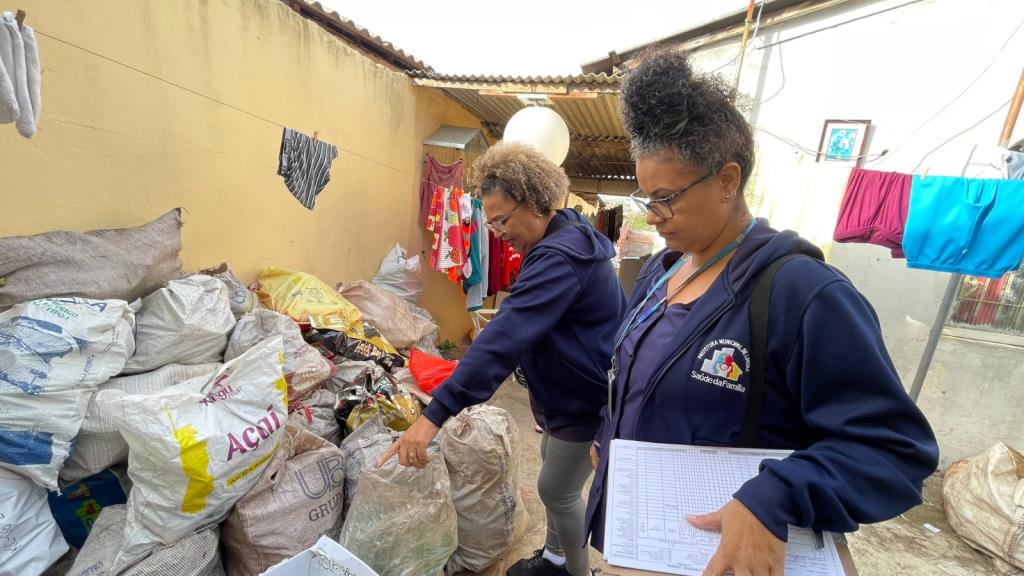 Mutirão contra a dengue identifica 43 criadouros na região da Vila Queiroz