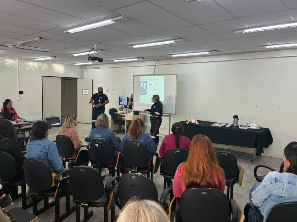 Profissionais da Educação participam de capacitação em primeiros socorros com o Samu