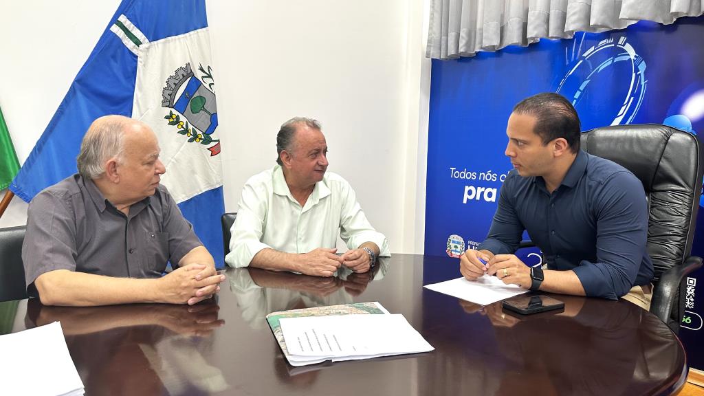 Deputado anuncia destinação de R$ 3 milhões para reconstrução da Emeief Prada
