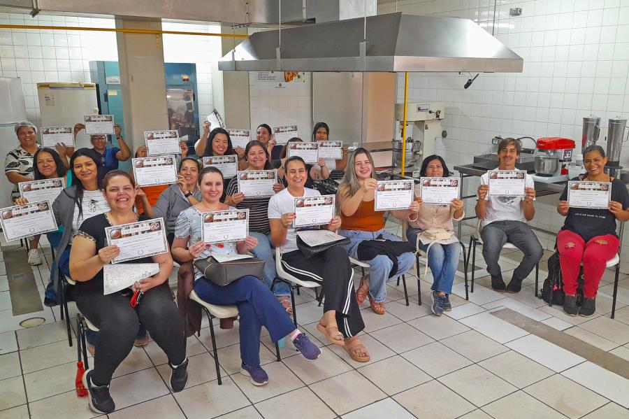 Ceprosom entrega certificados para alunos do curso de Padaria Artesanal