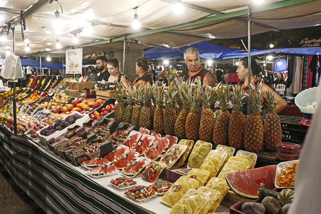 Feira Livre Noturna reúne diversidade de sabores em dezembro