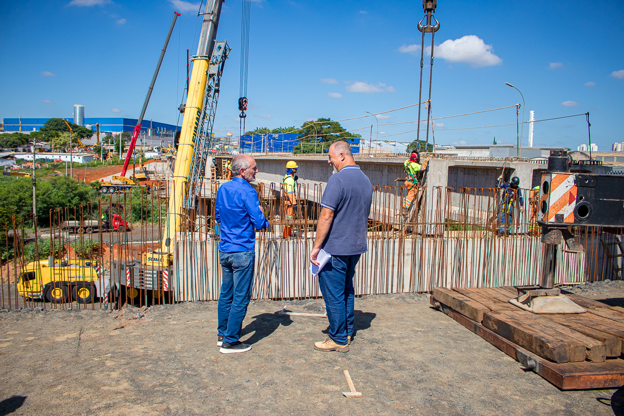 Içamento de vigas são concluídos e agora lajes serão instaladas em viaduto; mais de 70% das obras foram executadas
