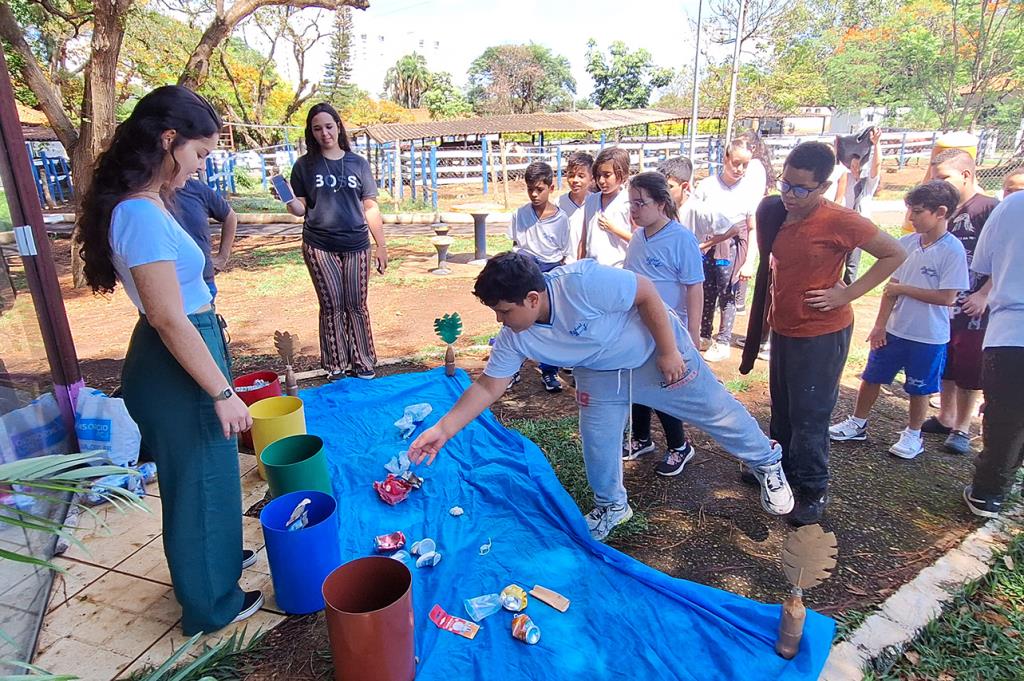 Trilha ecológica ensina crianças sobre coleta seletiva em Limeira