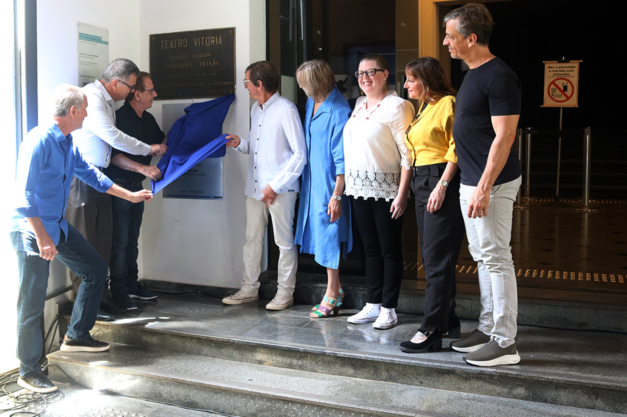 Teatro Vitória é nomeado em homenagem ao artista Emiliano Bernardo da Silva