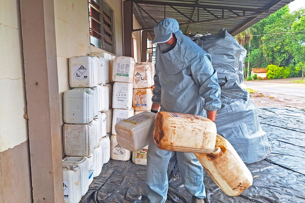 Ação itinerante coleta 1,2 tonelada de embalagens de agrotóxicos