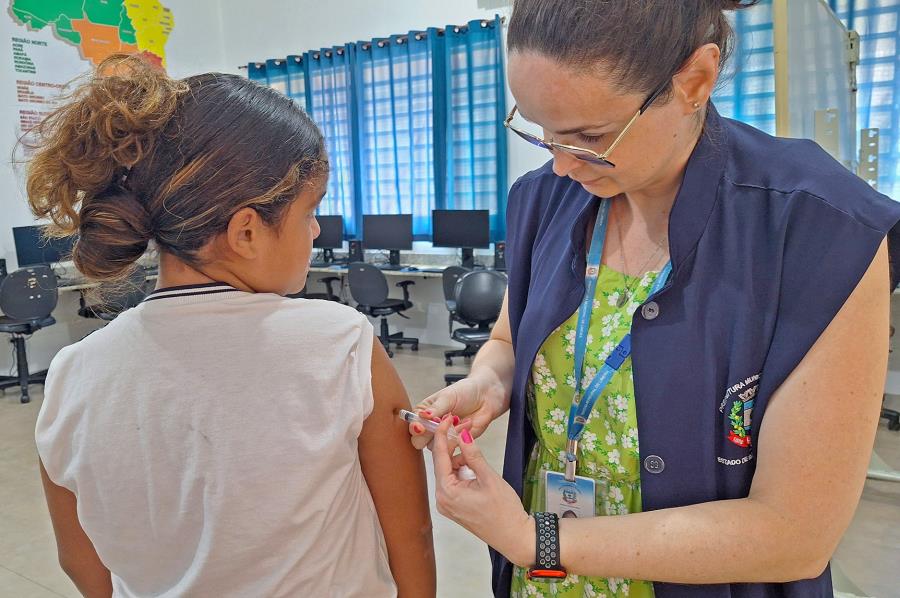 Busca ativa para vacinação contra a dengue continua nas escolas