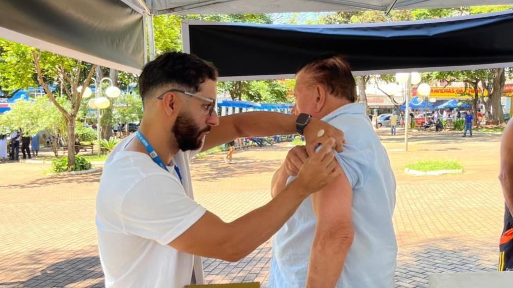 Dia D municipal leva vacinação contra gripe a shoppings, praça e UBSs em Limeira