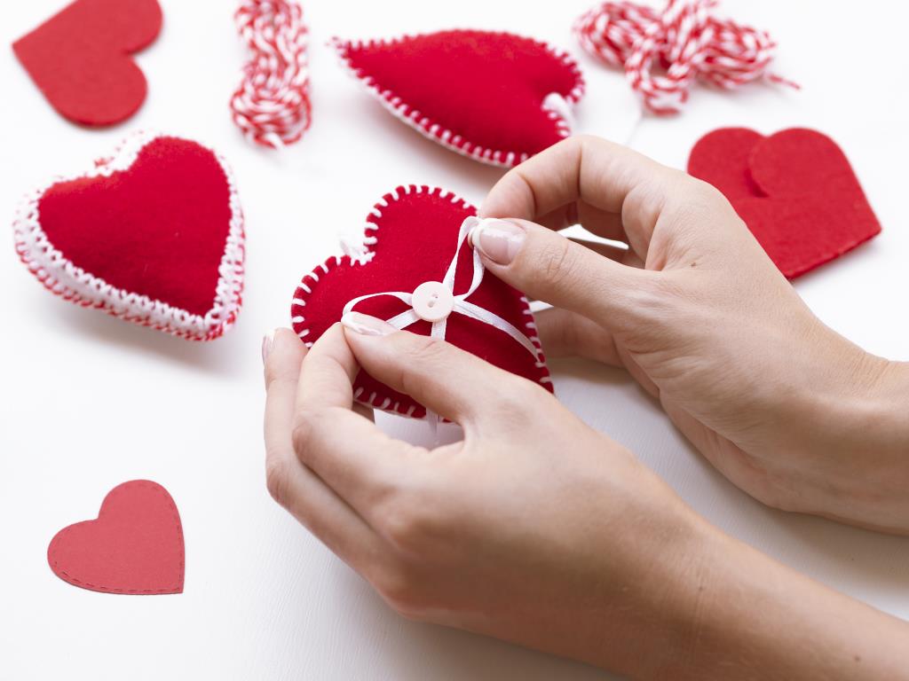 Fundo Social promove oficina de artesanato para produção de presentes de Dia das Mães