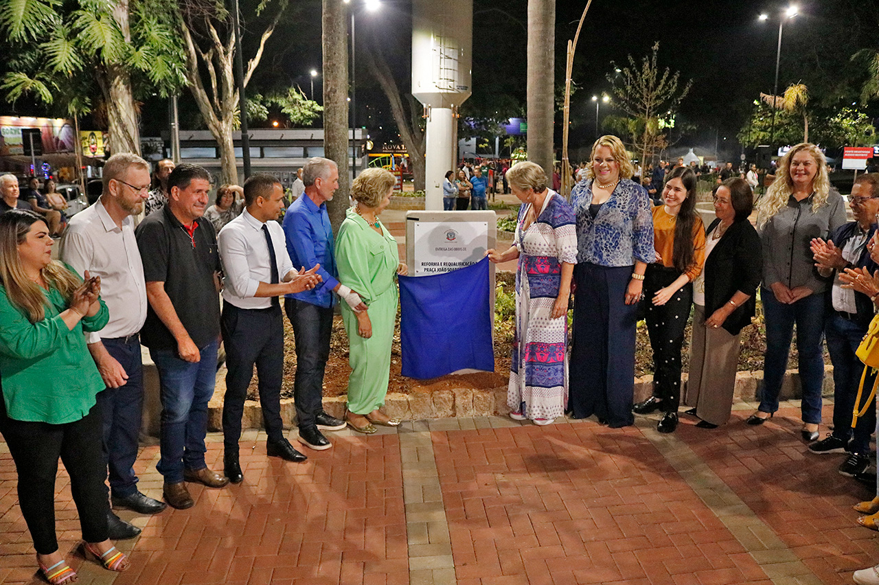 Prefeito inaugura Praça Maria Buzolin; investimentos chegam a R$ 1,5 mi