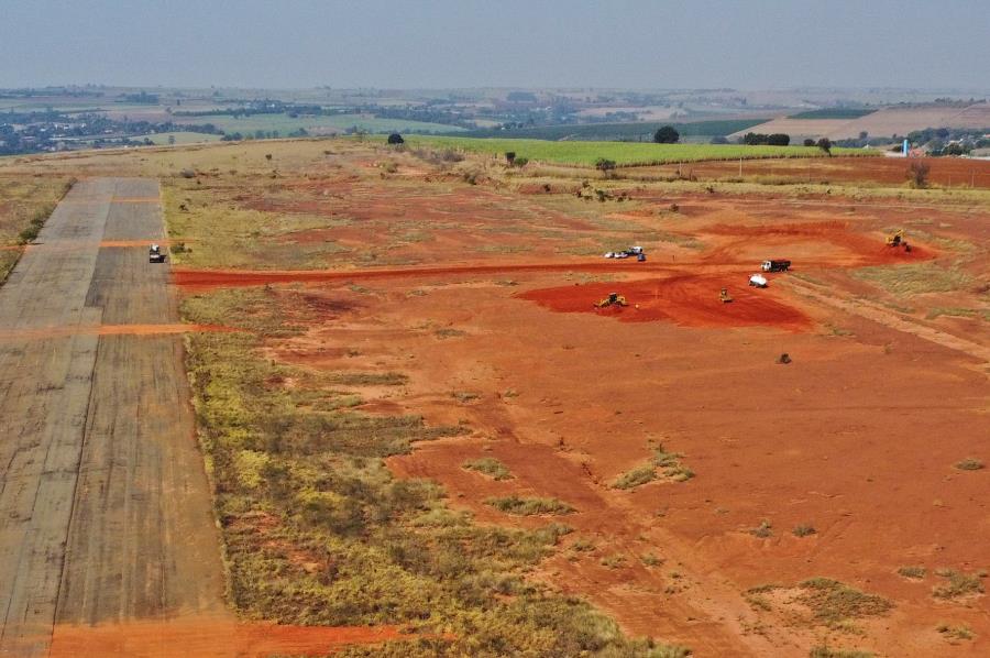 Prefeitura retoma manutenção de infraestrutura em área do aeroporto após 12 anos