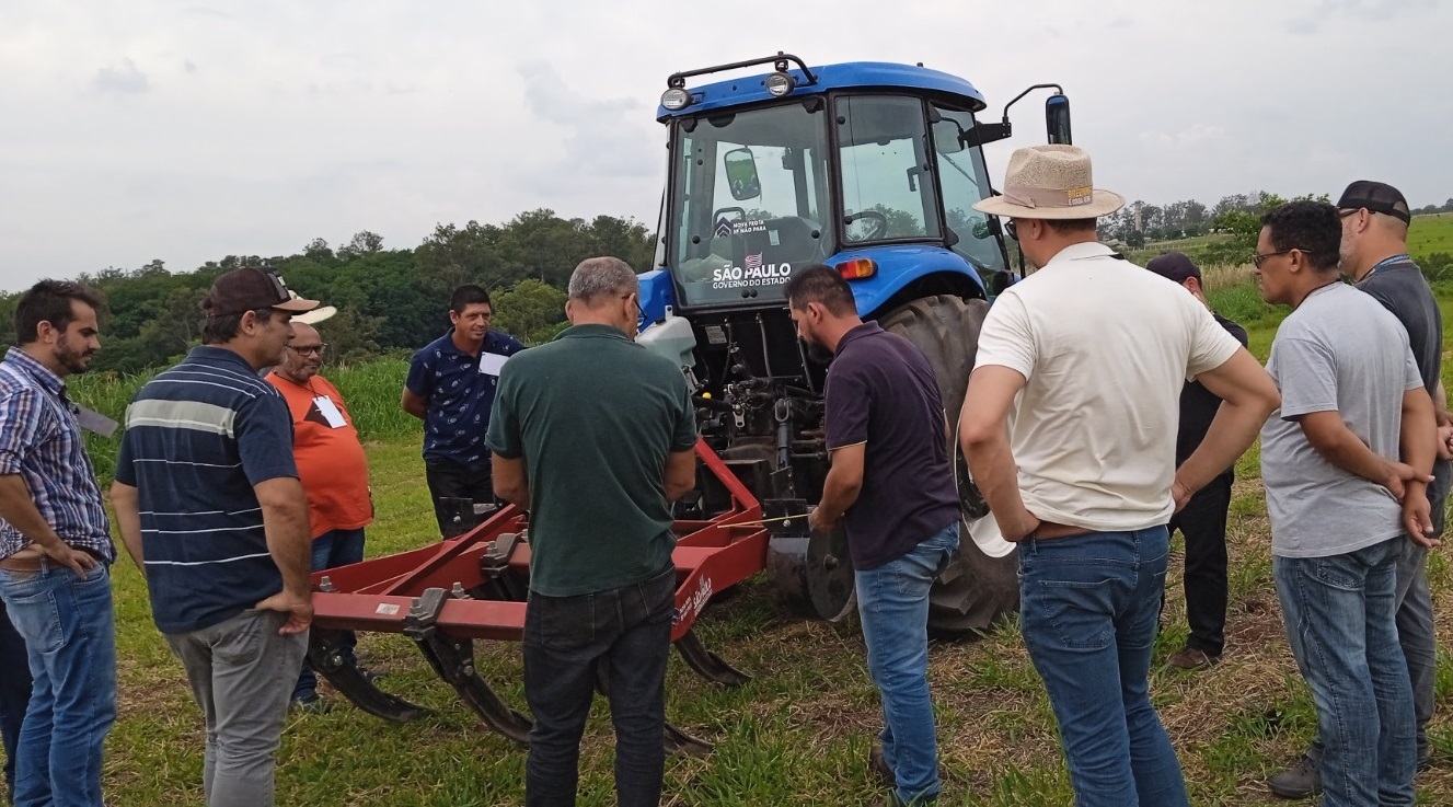 Servidores de Limeira e região participaram de curso sobre operação de tratores