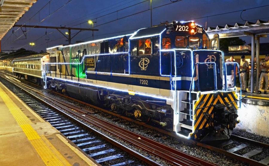 Trem iluminado de Natal da Rumo passa por Limeira no dia 14