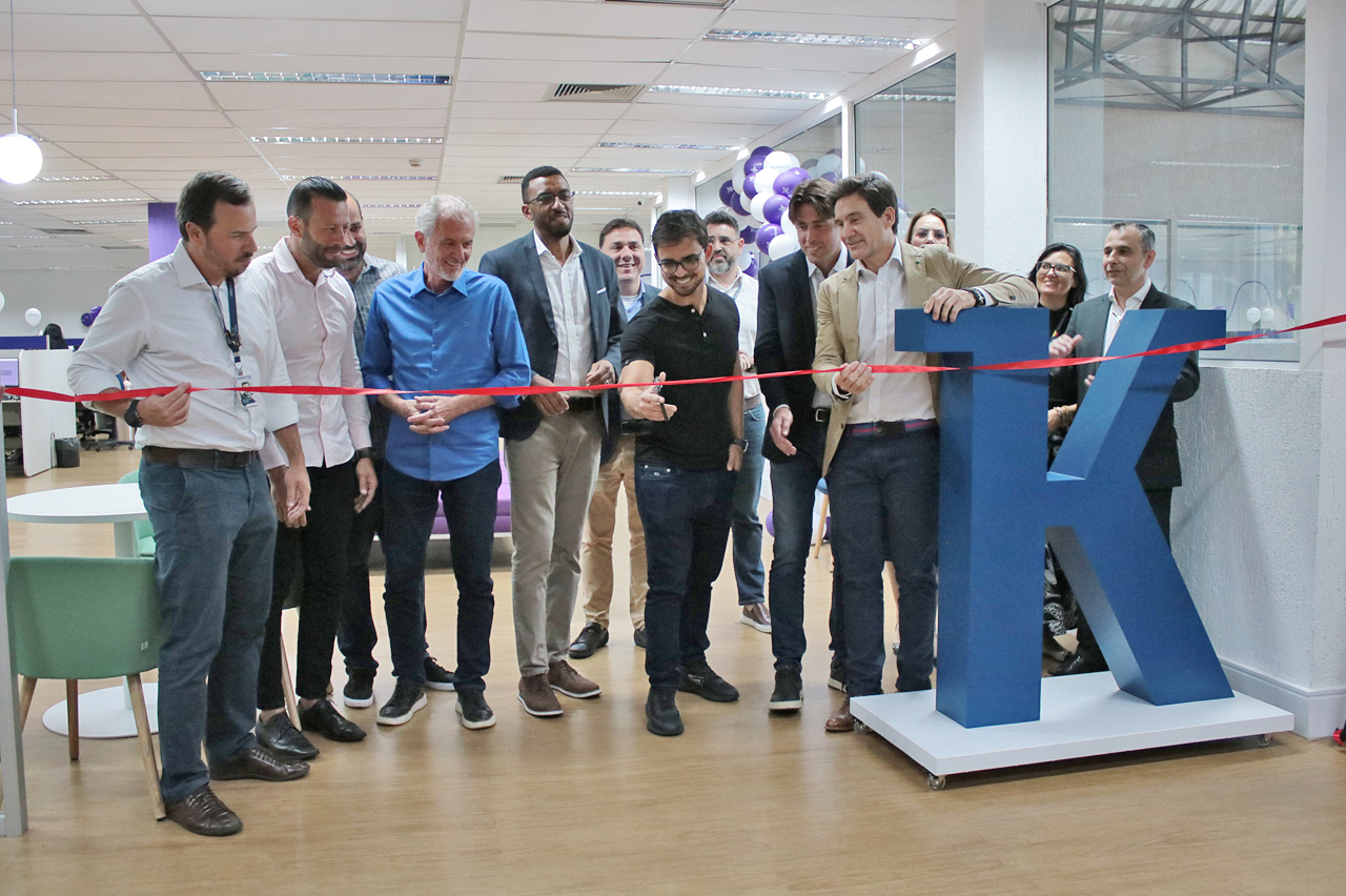 Prefeito participa de inauguração de multinacional  de atendimento em call center e de redes sociais