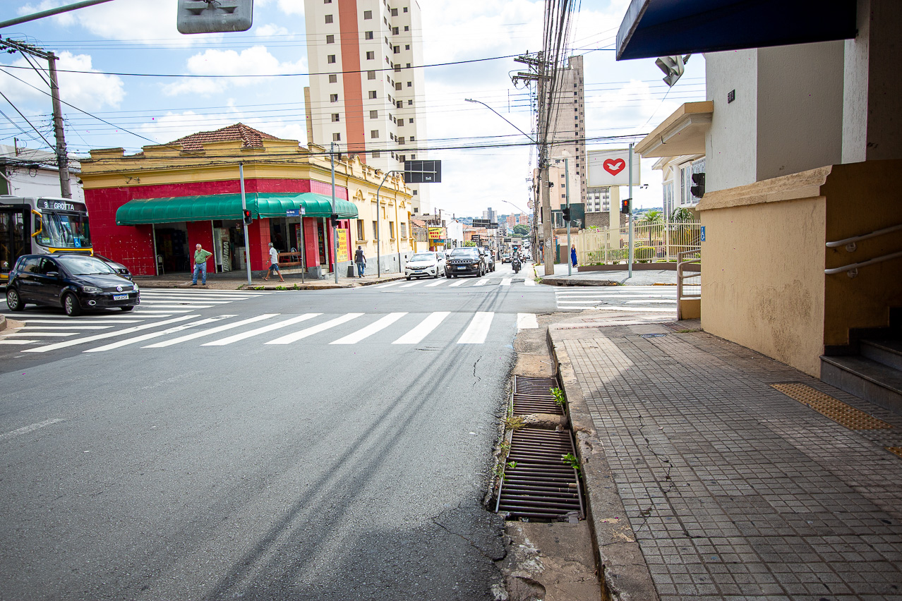 Prefeitura de Limeira executa inspeção em galerias de águas pluviais da Rua Tiradentes