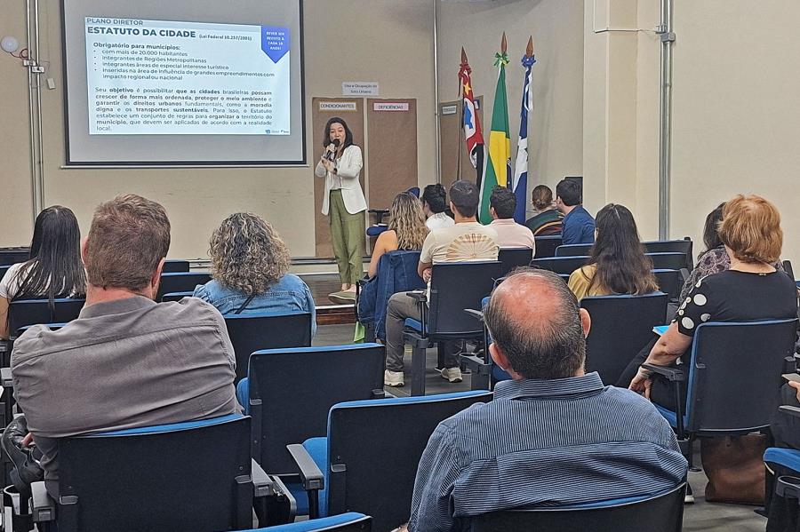 Escola na Vila Camargo e NAC sediam 2º dia de oficinas do Plano Diretor