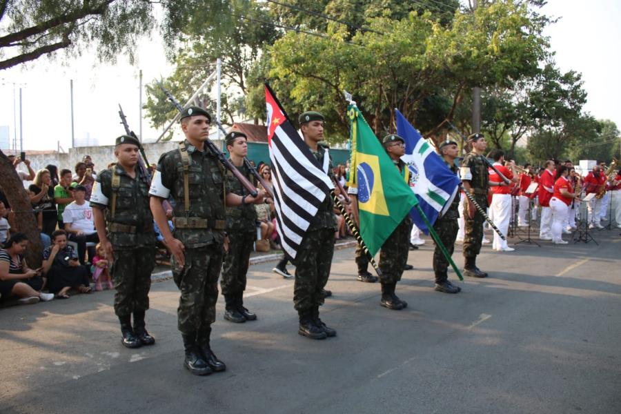 7 de Setembro: Desfile encanta população no Pq. Cidade